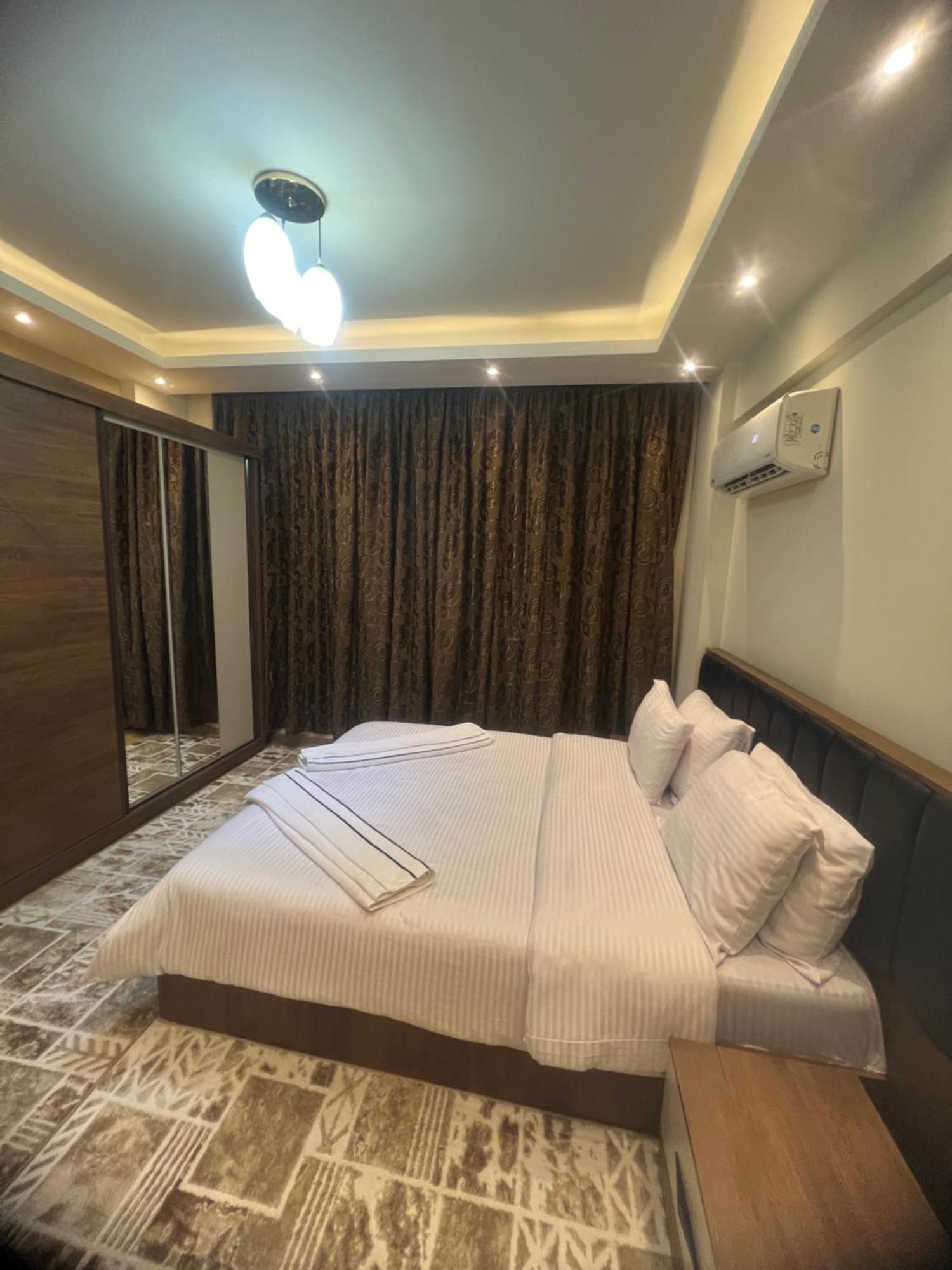 المهندسين ميدان لبنان * Il Cairo